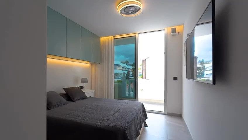 3 makuuhuone Huvila myytävänä paikassa Los Cristianos mukana uima-altaan - 695 000 € (Ref: 9594628)