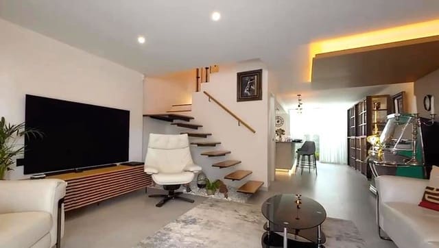 3 makuuhuone Huvila myytävänä paikassa Los Cristianos, Arona mukana uima-altaan - 695 000 € (Ref: 9594628)