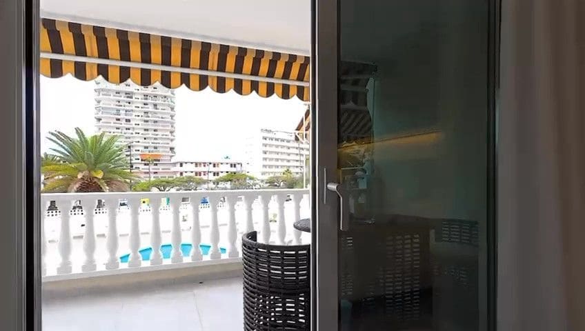 3 makuuhuone Huvila myytävänä paikassa Los Cristianos mukana uima-altaan - 695 000 € (Ref: 9594628)