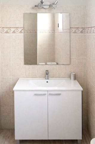 Apartamento de 2 habitaciones en Playa de las Americas, Arona en venta con piscina garaje - 399.000 € (Ref: 9604574)