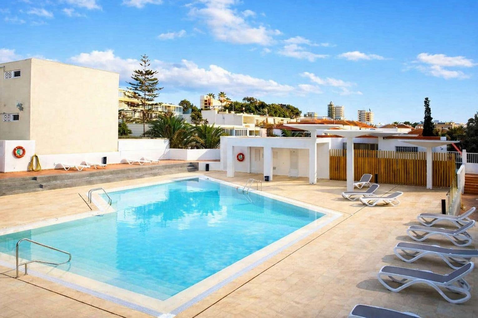 2 soverom Leilighet til salgs i Playa de las Americas med svømmebasseng garasje - € 399 000 (Ref: 9604574)