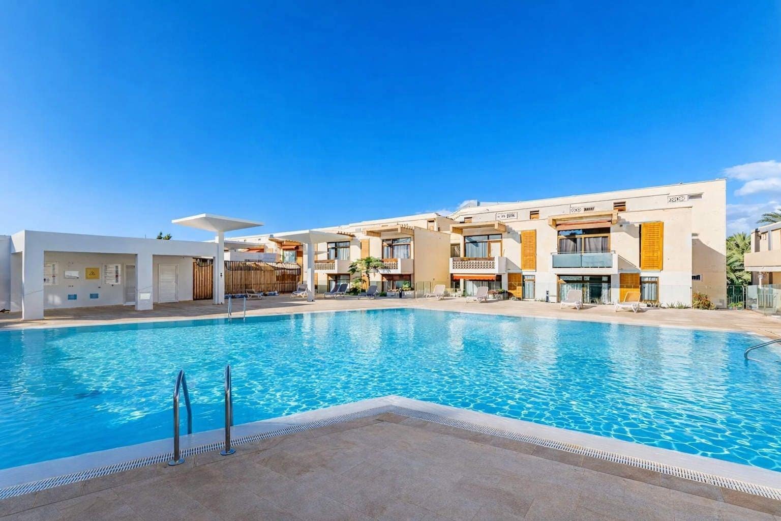 2 soverom Leilighet til salgs i Playa de las Americas med svømmebasseng garasje - € 399 000 (Ref: 9604574)