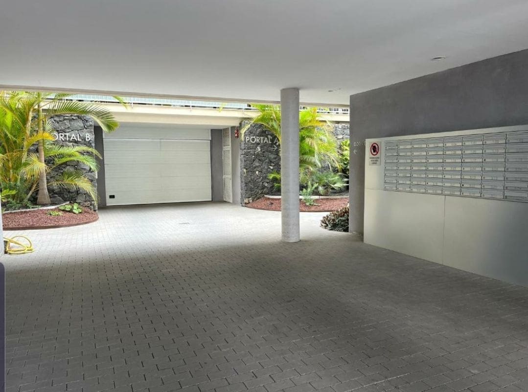 2 bedroom Apartment for sale in Adeje with garage - € 350,000 (Ref: 9614705)