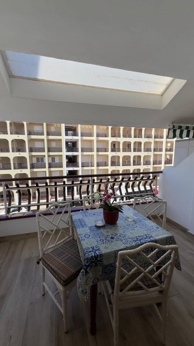 1 quarto Apartamento para venda em Los Cristianos com piscina - 289 000 € (Ref: 9636437)