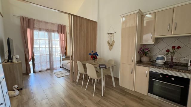 1 quarto Apartamento para venda em Los Cristianos, Arona com piscina - 289 000 € (Ref: 9636437)