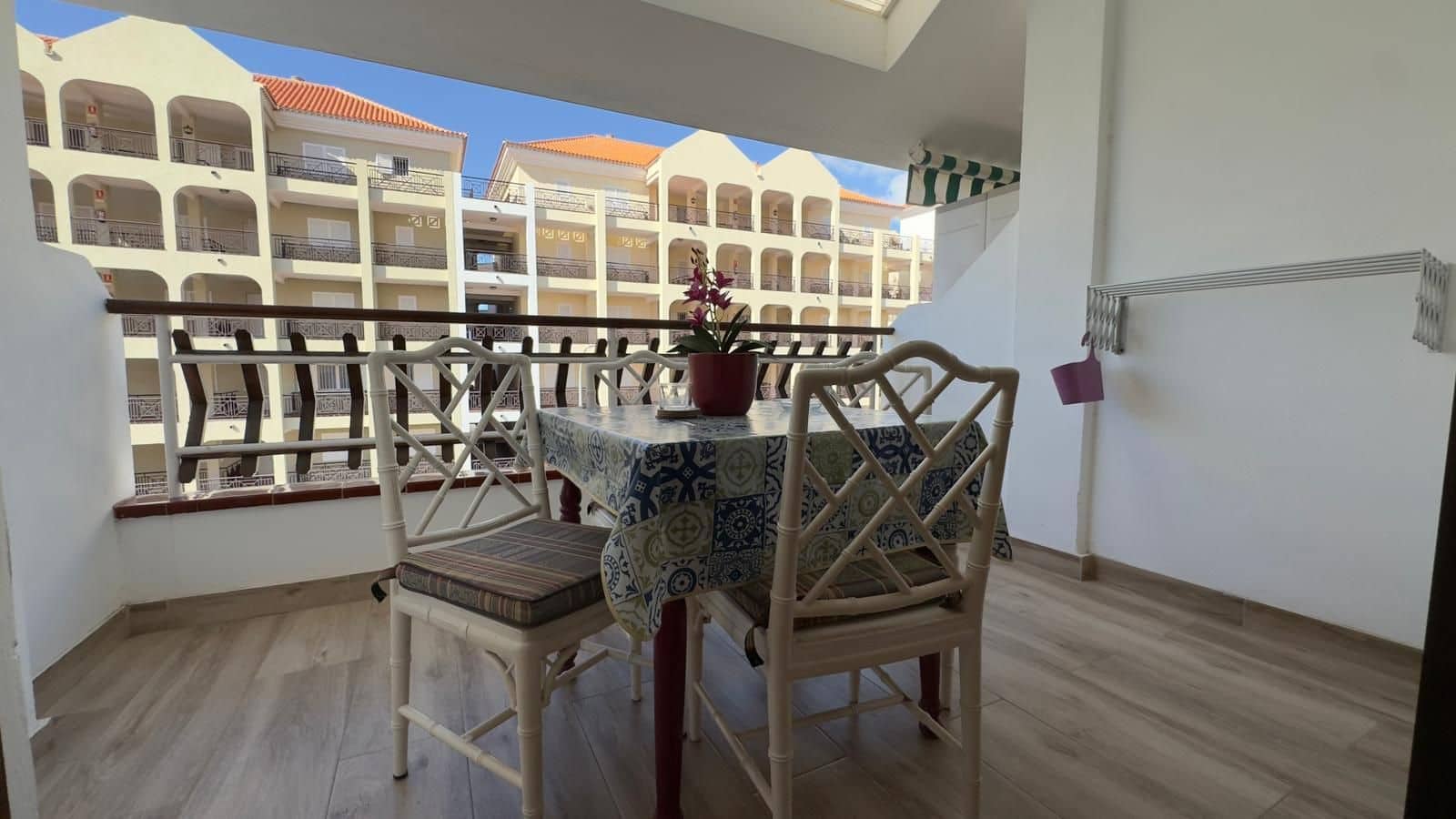 1 quarto Apartamento para venda em Los Cristianos com piscina - 289 000 € (Ref: 9636437)