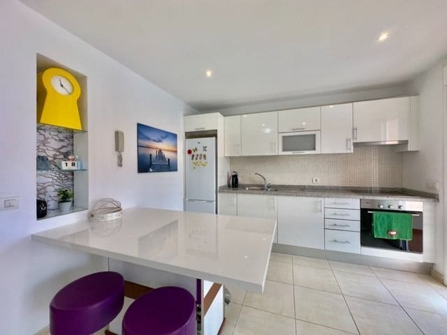 3 soveværelse Semi-Rækkehus til salg i Los Gigantes med swimmingpool garage - € 595.000 (Ref: 9665914)