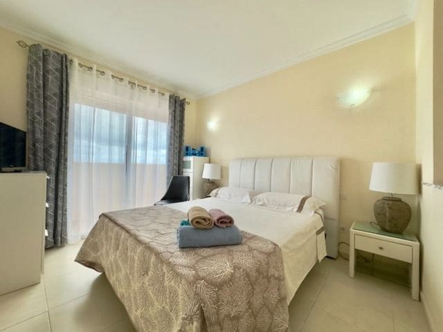 3 soveværelse Semi-Rækkehus til salg i Los Gigantes med swimmingpool garage - € 595.000 (Ref: 9665914)