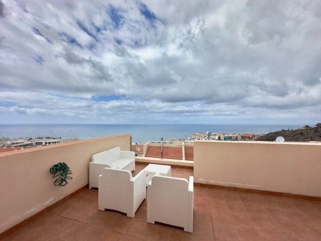 3 soveværelse Semi-Rækkehus til salg i Los Gigantes med swimmingpool garage - € 595.000 (Ref: 9665914)