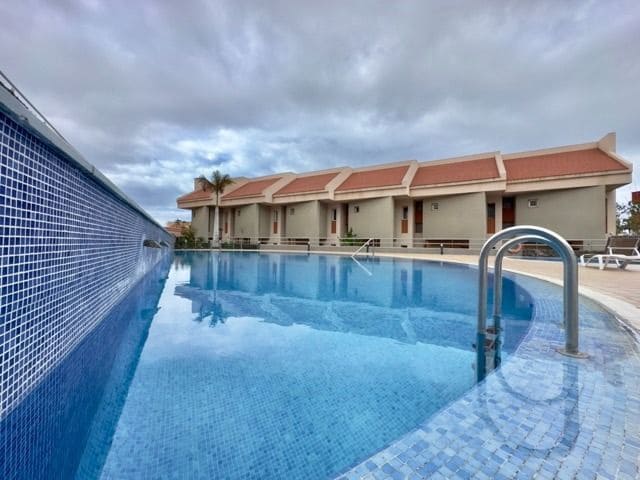 3 soveværelse Semi-Rækkehus til salg i Los Gigantes med swimmingpool garage - € 595.000 (Ref: 9665914)