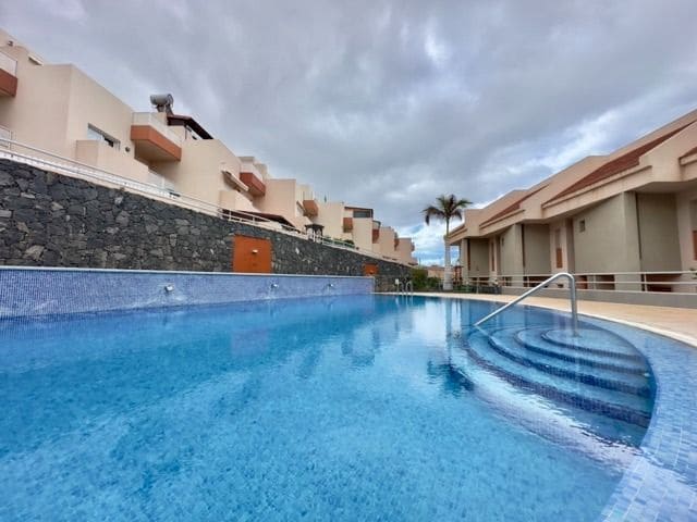 3 soveværelse Semi-Rækkehus til salg i Los Gigantes med swimmingpool garage - € 595.000 (Ref: 9665914)