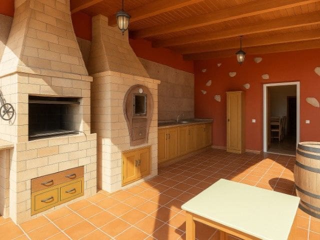 8 bedroom Finca/Country House for sale in La Esperanza with pool garage - € 649,000 (Ref: 9685999)