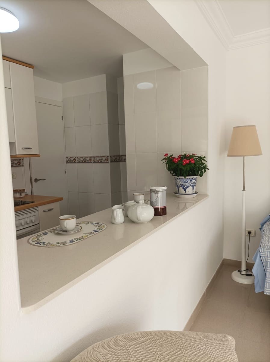 1 sypialnia Apartament na sprzedaż w Los Cristianos z basenem garażem - 309 950 € (Ref: 9711077)