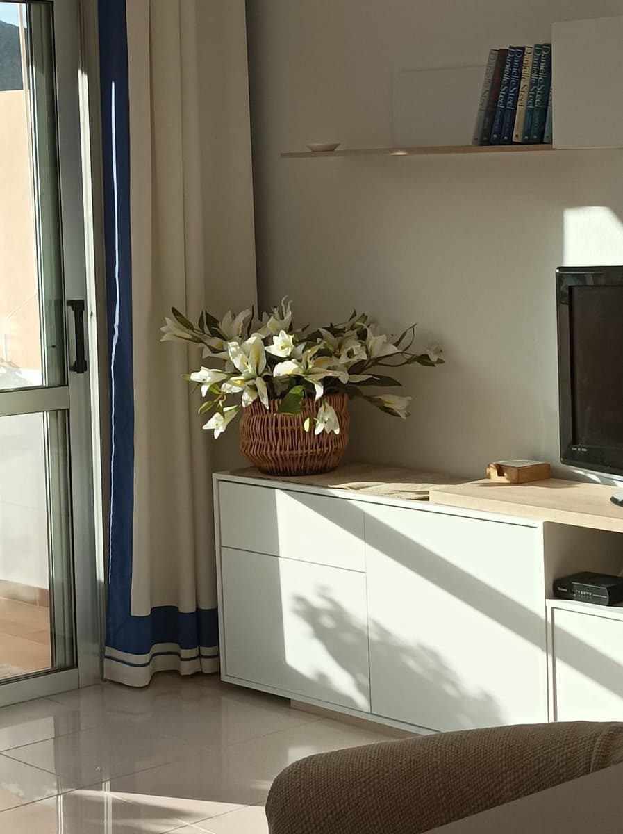 1 sypialnia Apartament na sprzedaż w Los Cristianos z basenem garażem - 309 950 € (Ref: 9711077)