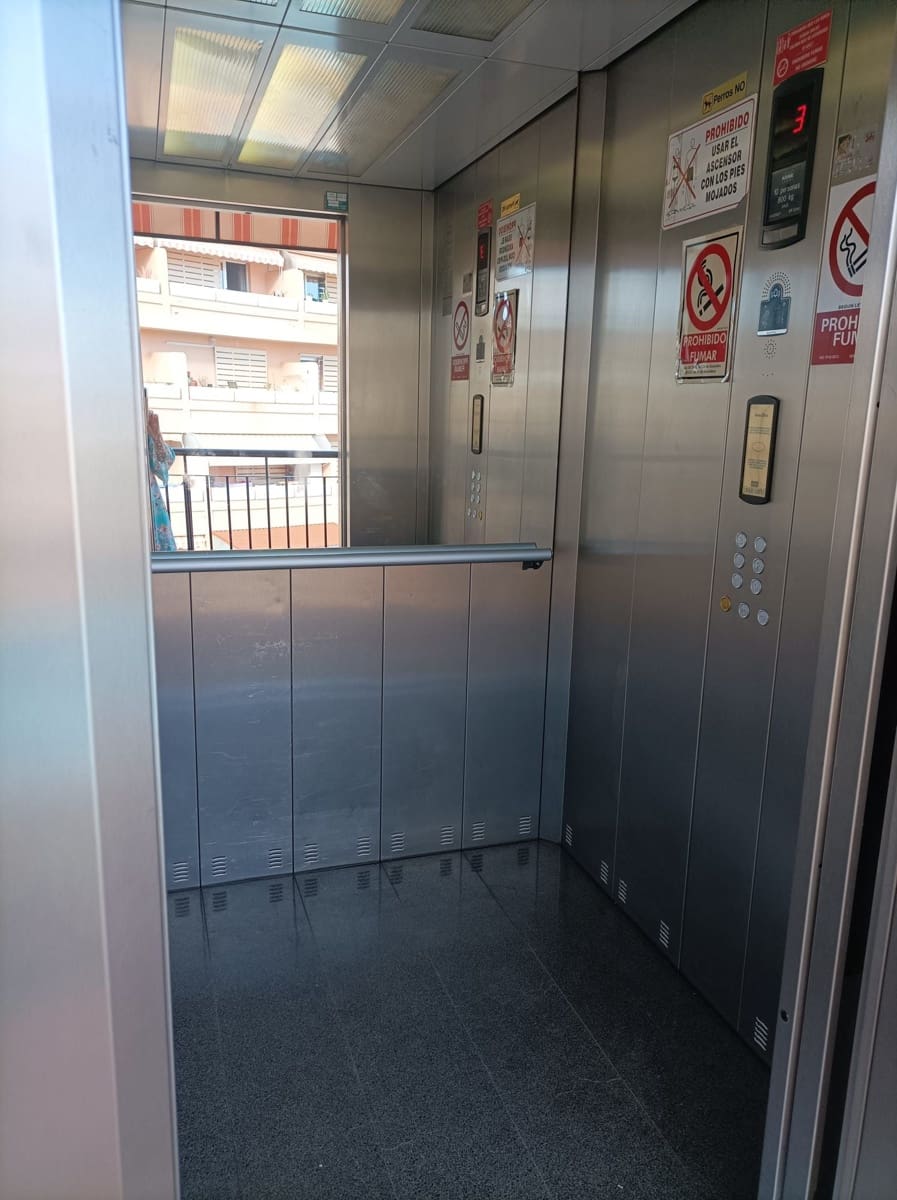 1 sypialnia Apartament na sprzedaż w Los Cristianos z basenem garażem - 309 950 € (Ref: 9711077)