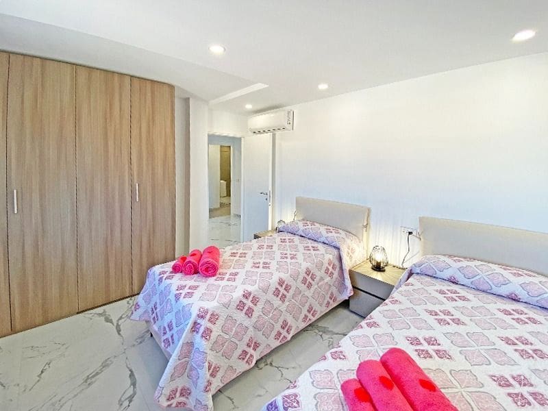 4 slaapkamer Villa te koop in Fanabe met garage - € 490.000 (Ref: 9714495)