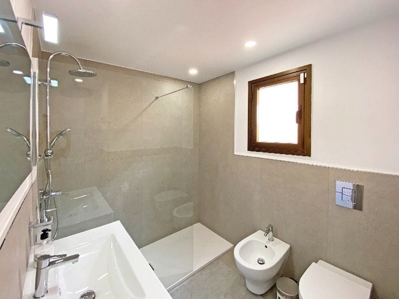 4 slaapkamer Villa te koop in Fanabe met garage - € 490.000 (Ref: 9714495)