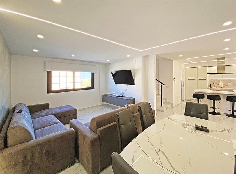 4 slaapkamer Villa te koop in Fanabe met garage - € 490.000 (Ref: 9714495)