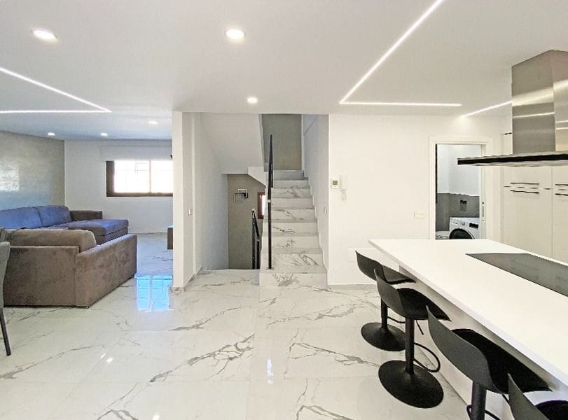 4 slaapkamer Villa te koop in Fanabe met garage - € 490.000 (Ref: 9714495)