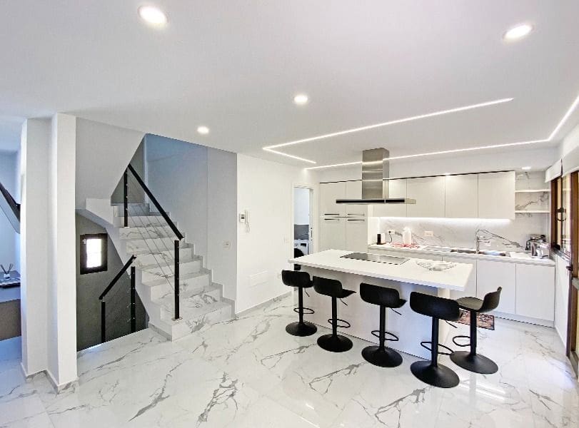 4 slaapkamer Villa te koop in Fanabe met garage - € 490.000 (Ref: 9714495)