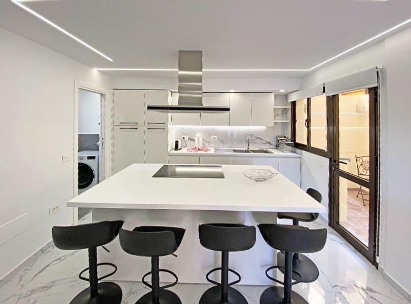 4 slaapkamer Villa te koop in Fanabe met garage - € 490.000 (Ref: 9714495)