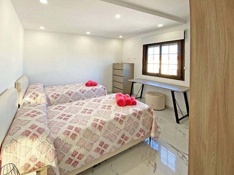 4 slaapkamer Villa te koop in Fanabe met garage - € 490.000 (Ref: 9714495)