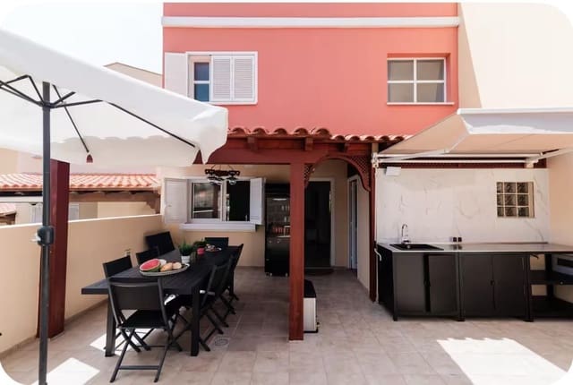 4 soverom Villa til salgs i El Madroñal, Adeje med svømmebasseng garasje - € 790 000 (Ref: 9714496)