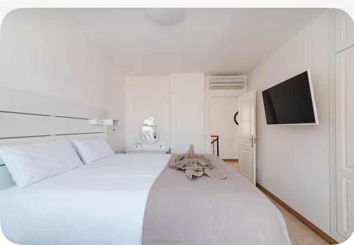 4 slaapkamer Villa te koop in El Madronal met zwembad garage - € 790.000 (Ref: 9714496)