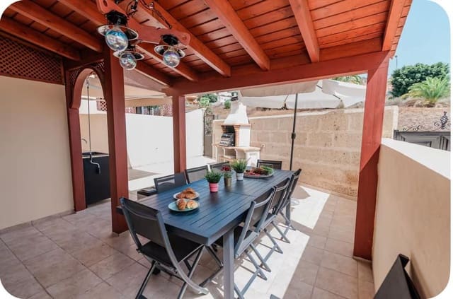 4 soverom Villa til salgs i El Madroñal, Adeje med svømmebasseng garasje - € 790 000 (Ref: 9714496)