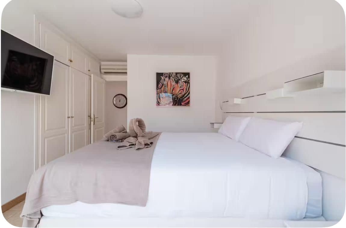 4 slaapkamer Villa te koop in El Madronal met zwembad garage - € 790.000 (Ref: 9714496)