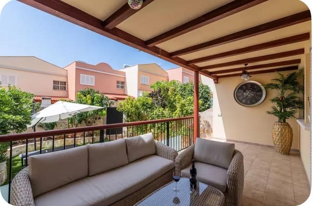 4 soverom Villa til salgs i El Madroñal, Adeje med svømmebasseng garasje - € 790 000 (Ref: 9714496)