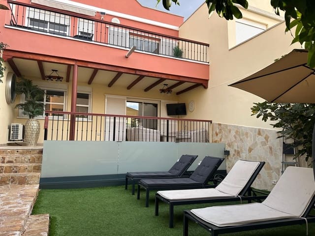 4 soverom Villa til salgs i El Madroñal, Adeje med svømmebasseng garasje - € 790 000 (Ref: 9714496)