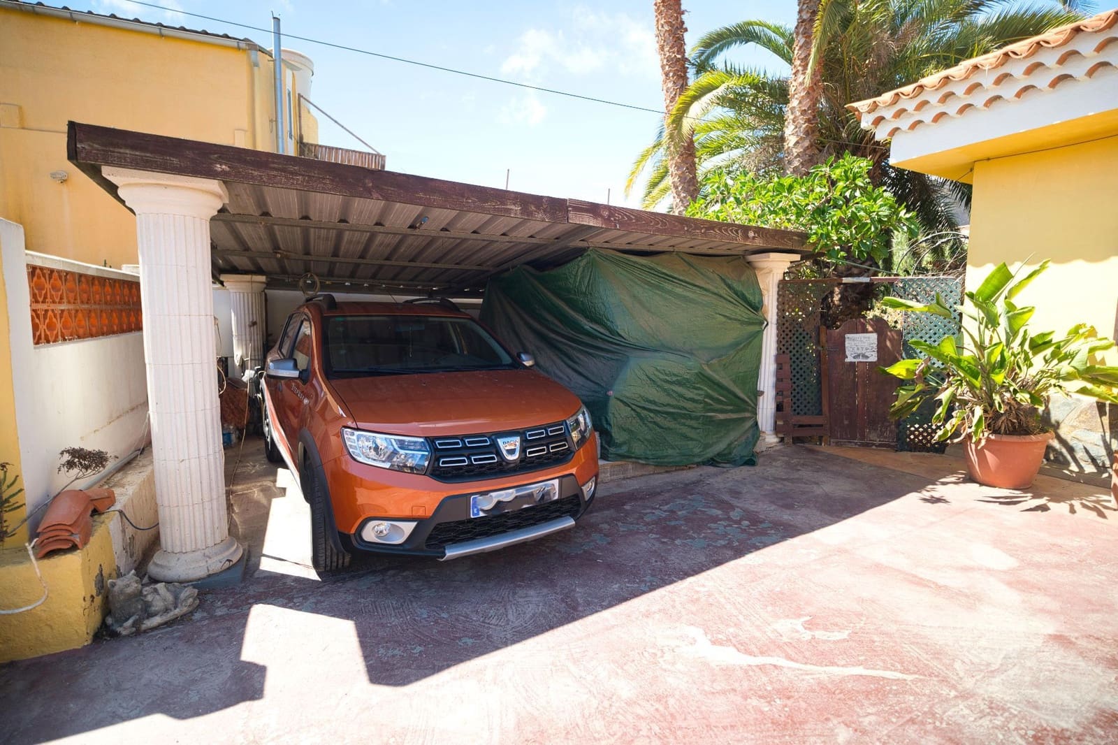 4 bedroom Townhouse for sale in Granadilla de Abona with garage - € 449,000 (Ref: 9719483)