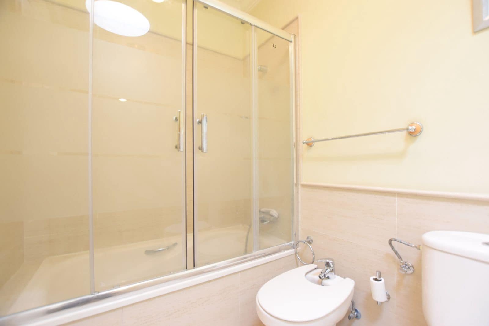 2 soveværelse Semi-Rækkehus til salg i Chayofa med garage - € 389.000 (Ref: 9721085)