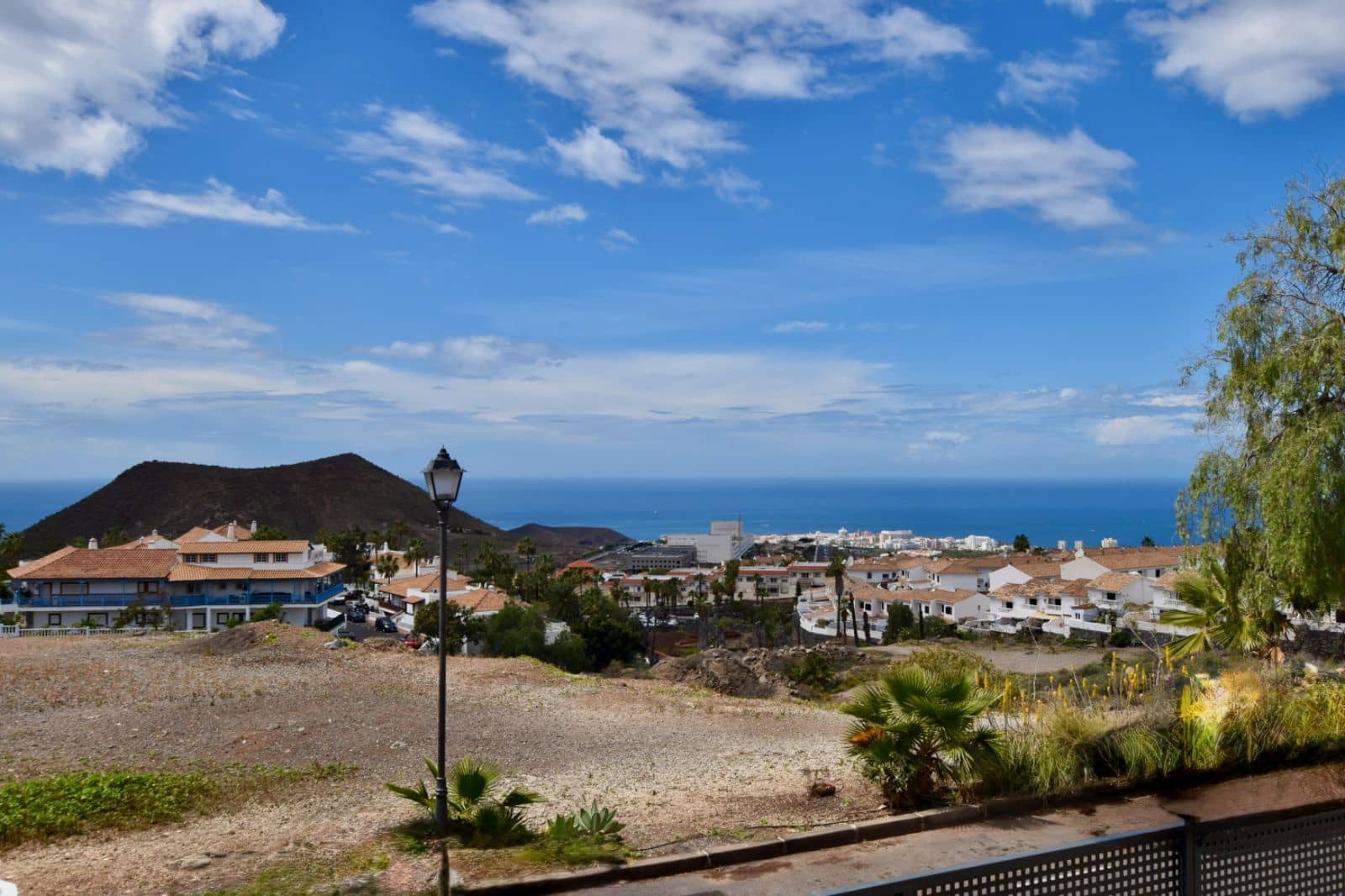 2 soveværelse Semi-Rækkehus til salg i Chayofa med garage - € 389.000 (Ref: 9721085)