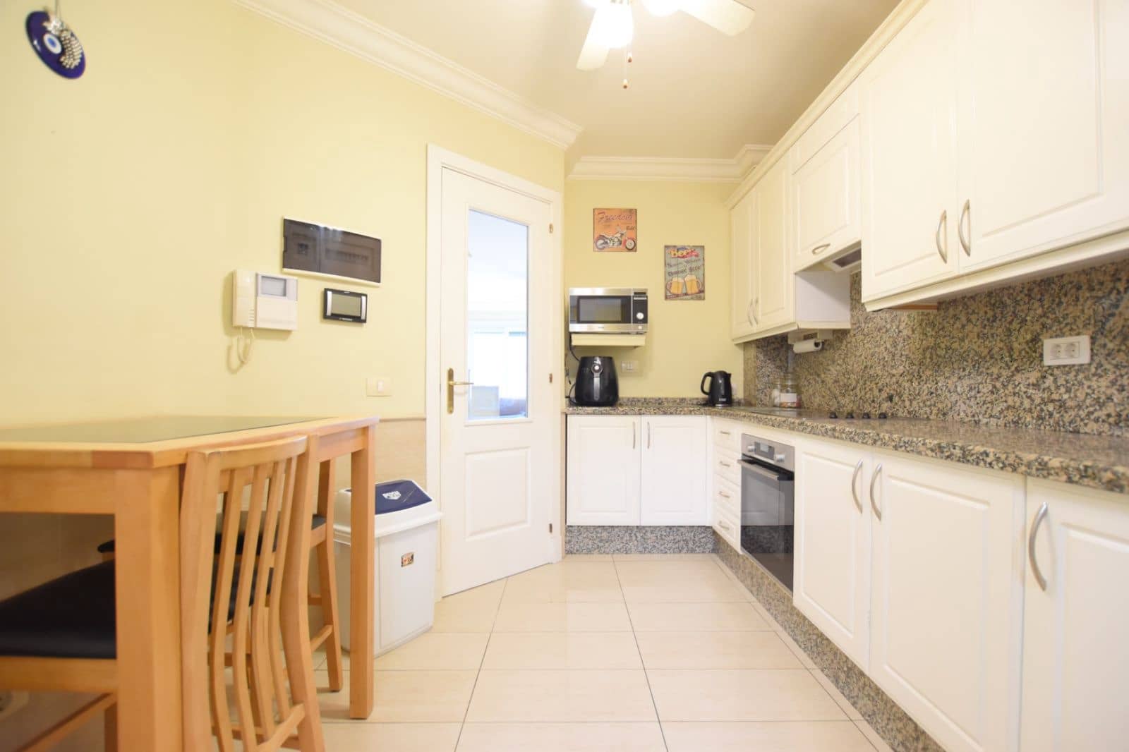 2 soveværelse Semi-Rækkehus til salg i Chayofa med garage - € 389.000 (Ref: 9721085)