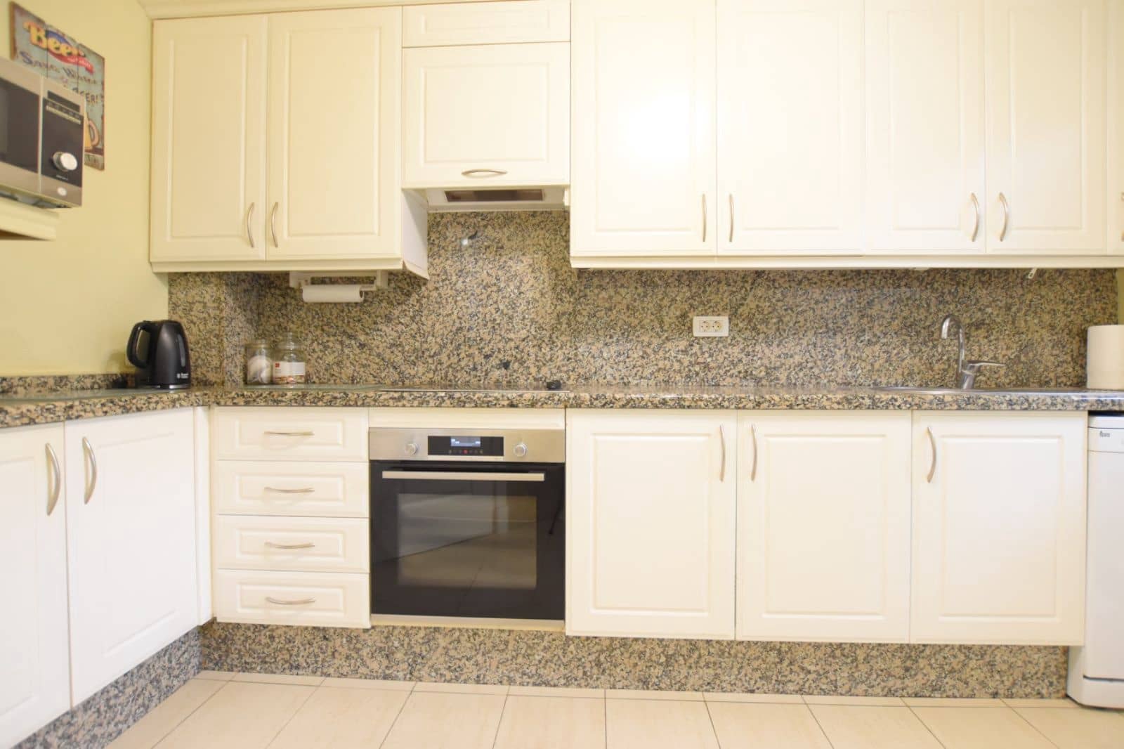 2 soveværelse Semi-Rækkehus til salg i Chayofa med garage - € 389.000 (Ref: 9721085)