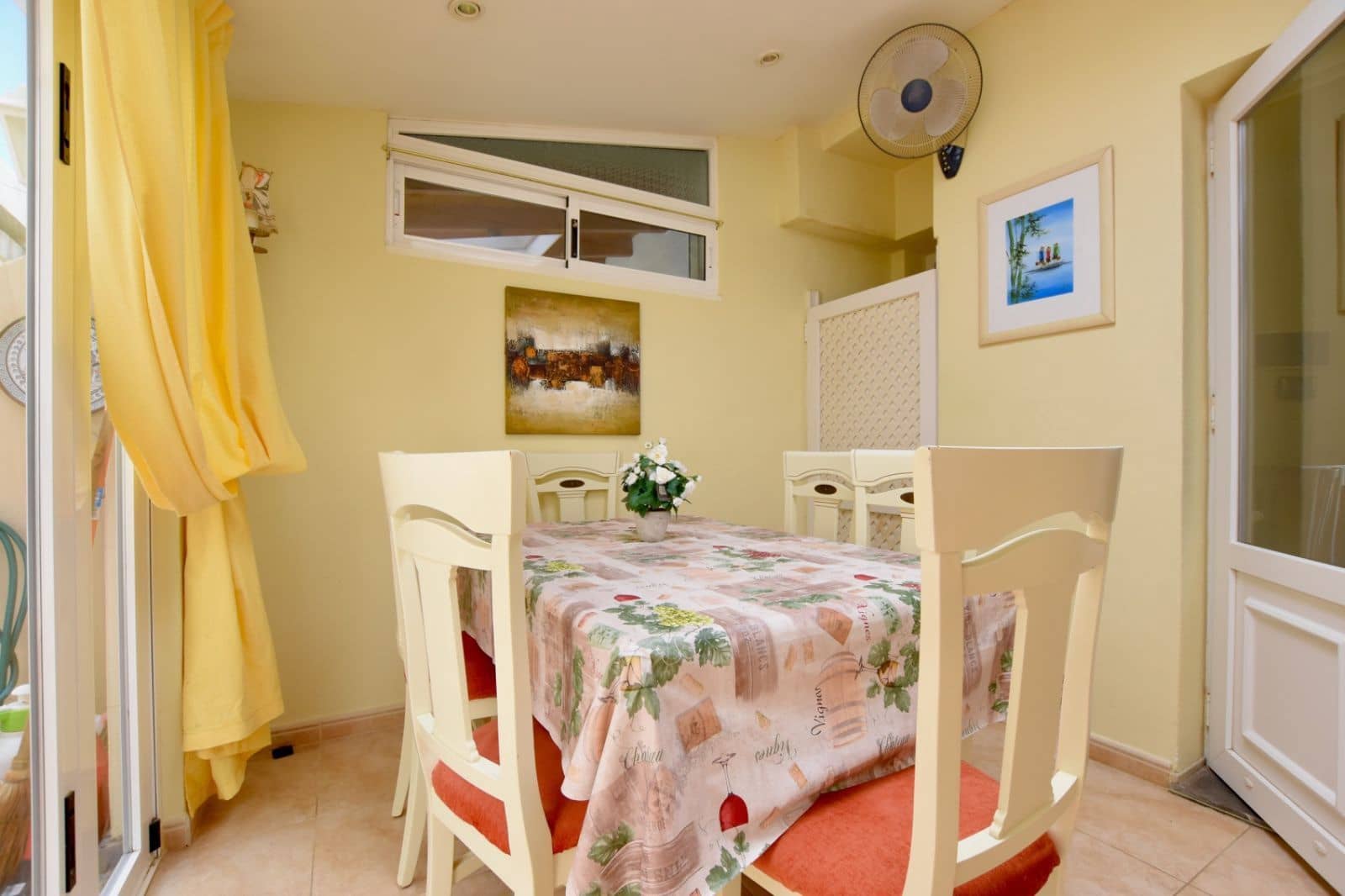 2 soveværelse Semi-Rækkehus til salg i Chayofa med garage - € 389.000 (Ref: 9721085)