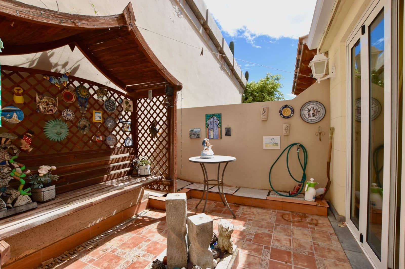 2 soveværelse Semi-Rækkehus til salg i Chayofa med garage - € 389.000 (Ref: 9721085)