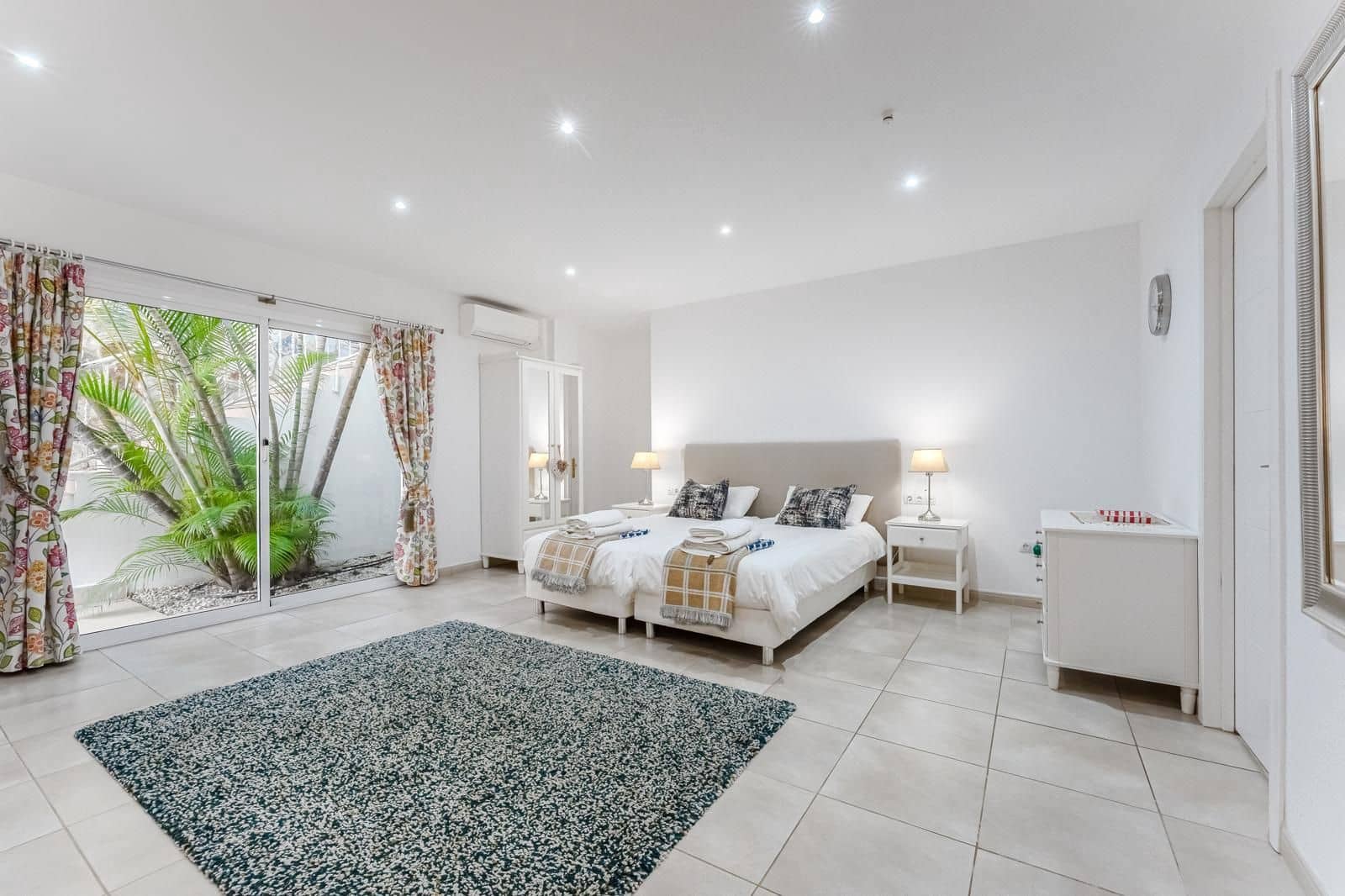 Chalet de 6 habitaciones en Puerto Santiago en venta con piscina garaje - 1.280.000 € (Ref: 9721086)