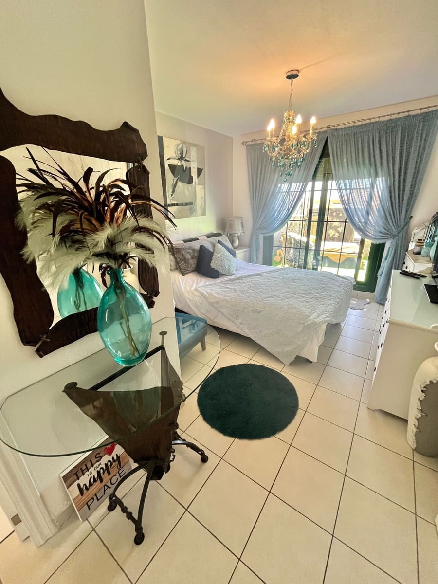 3 bedroom Semi-detached Villa for sale in Llano del Camello with pool garage - € 399,000 (Ref: 9726330)