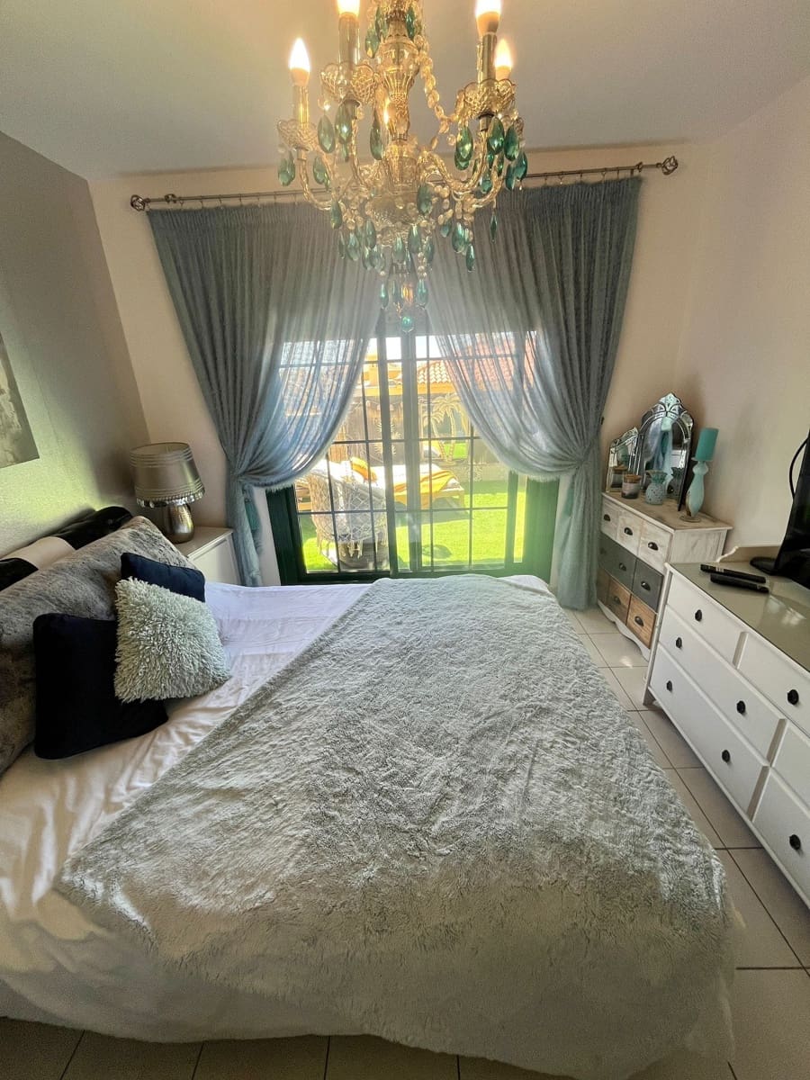 3 bedroom Semi-detached Villa for sale in Llano del Camello with pool garage - € 399,000 (Ref: 9726330)