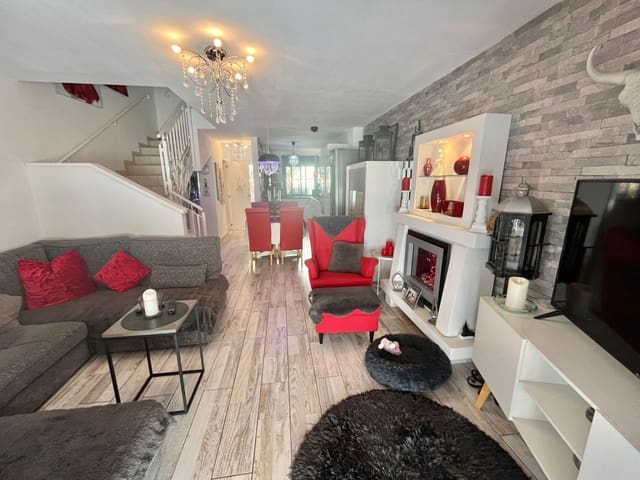 3 bedroom Semi-detached Villa for sale in Llano del Camello, San Miguel de Abona with pool garage - € 399,000 (Ref: 9726330)