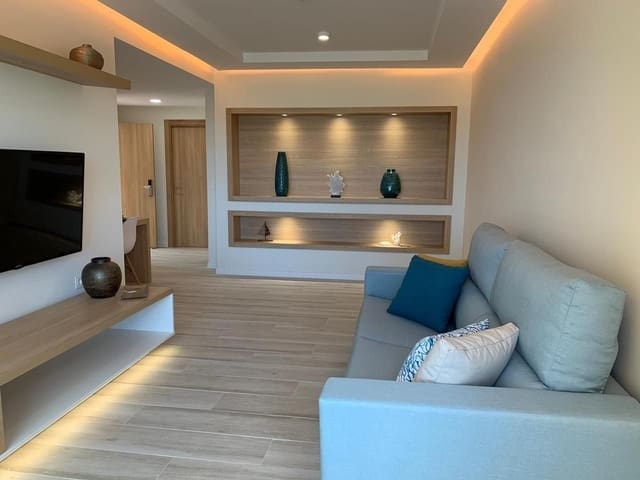 1 bedroom Apartment for sale in Los Cristianos, Arona with pool - € 235,000 (Ref: 9726331)