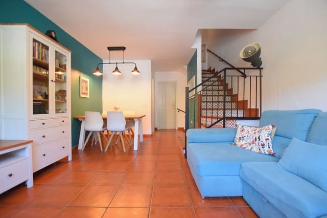 Pareado de 3 habitaciones en Los Olivos, Adeje en venta con piscina garaje - 360.000 € (Ref: 9737921)