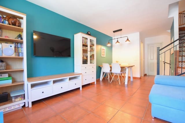 Pareado de 3 habitaciones en Los Olivos, Adeje en venta con piscina garaje - 360.000 € (Ref: 9737921)