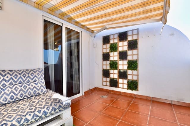 Pareado de 3 habitaciones en Los Olivos, Adeje en venta con piscina garaje - 360.000 € (Ref: 9737921)