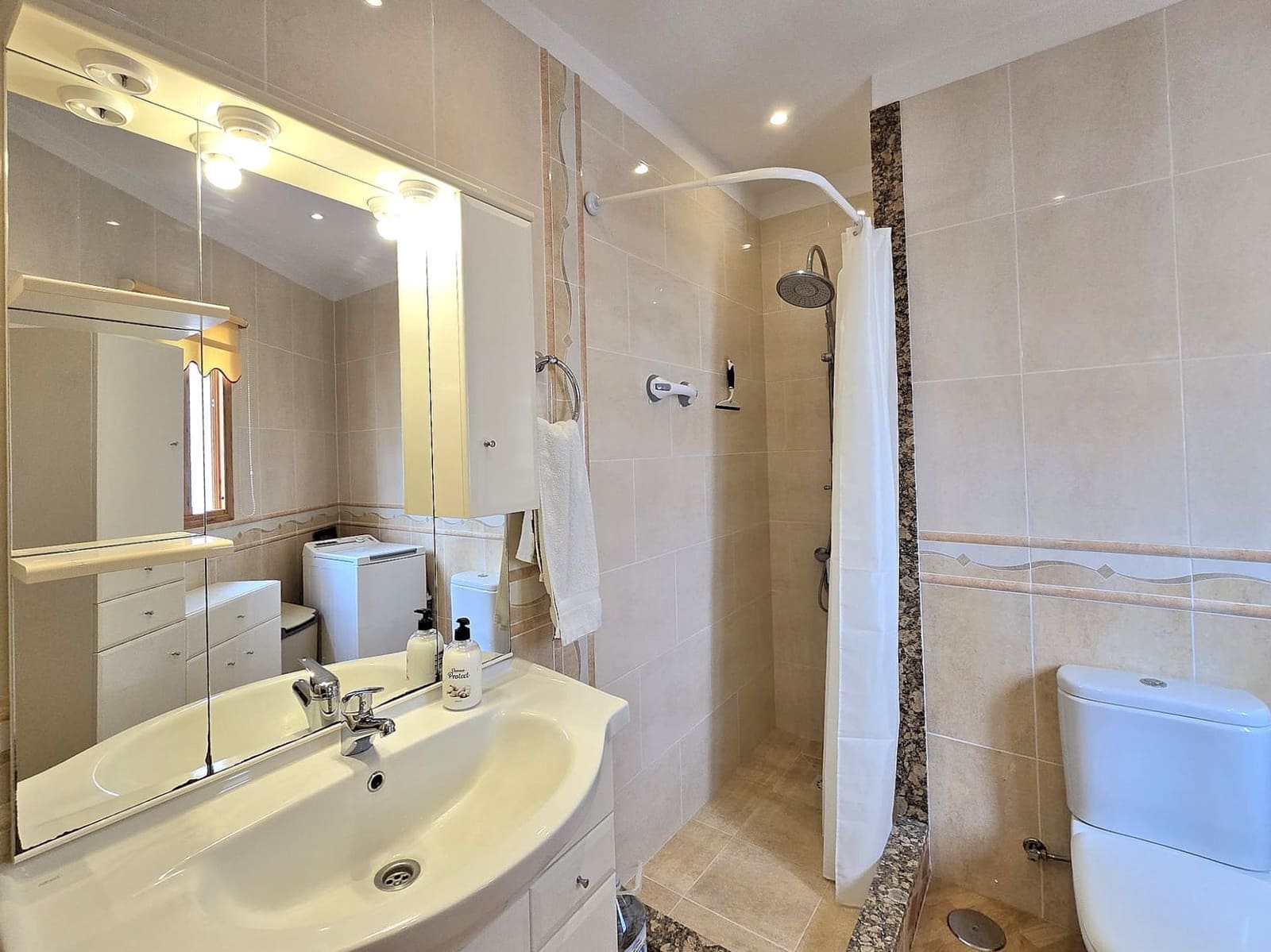 1 soverom Leilighet til salgs i Guia de Isora med svømmebasseng garasje - € 269 000 (Ref: 9747561)