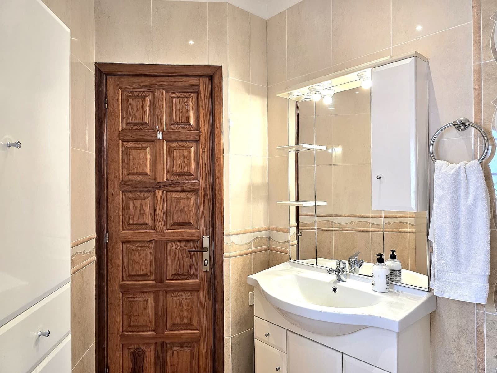 1 soverom Leilighet til salgs i Guia de Isora med svømmebasseng garasje - € 269 000 (Ref: 9747561)