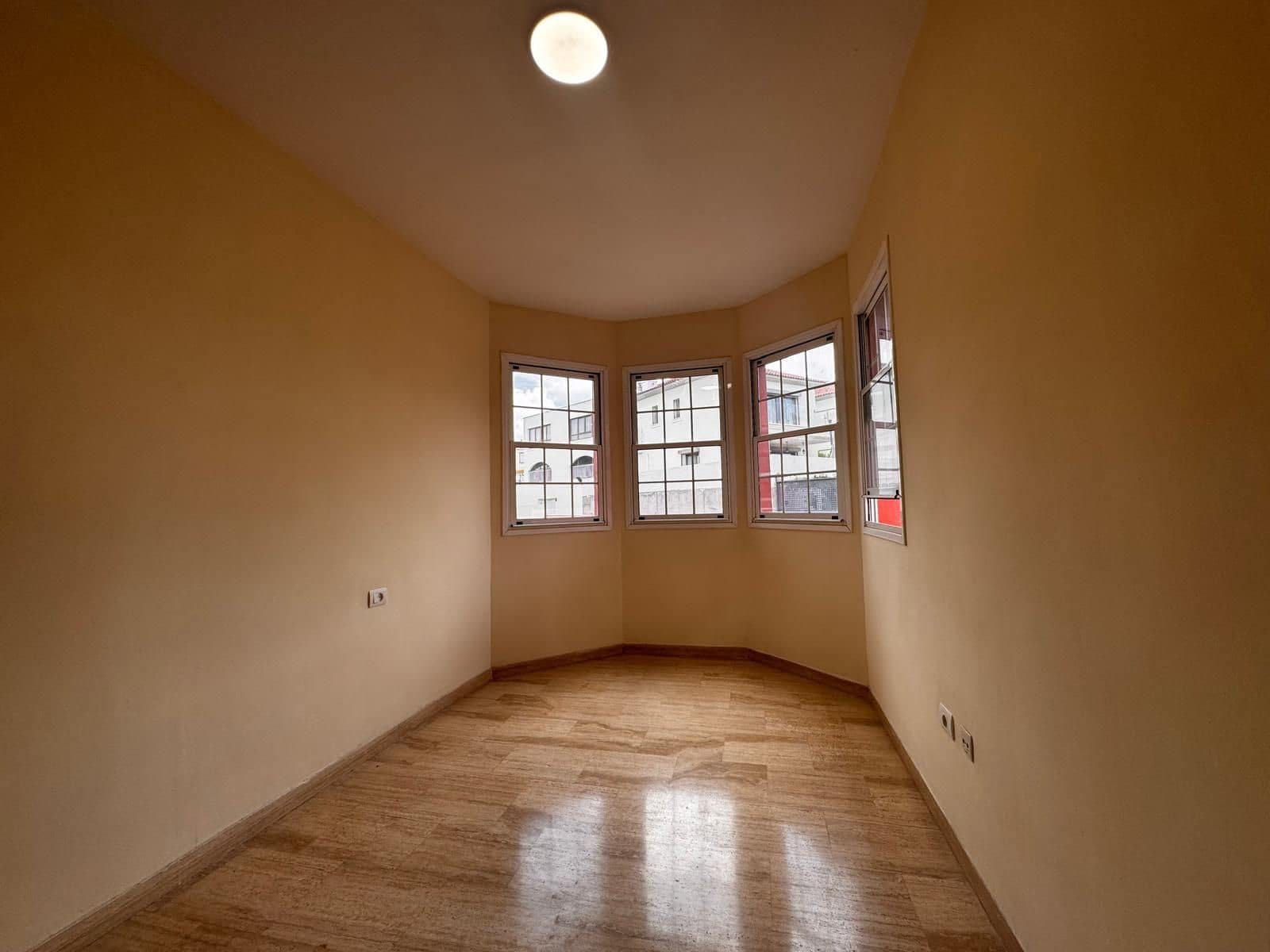 3 sypialnia Dom blizniak na sprzedaż w Chayofa z garażem - 440 000 € (Ref: 9761661)